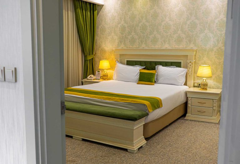 اتاق خواب سوئیت تک خواب مدرن سبز هتل ارگ جدید یزد