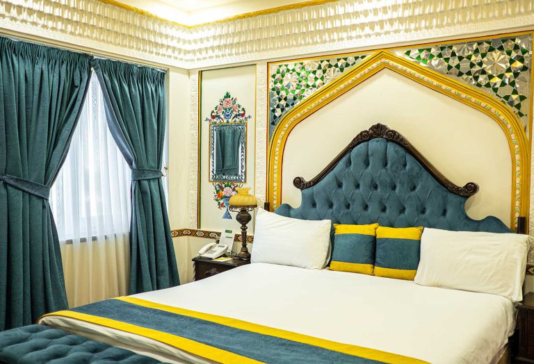 اتاق خواب سوئیت سوپر کلاسیک قجری فیروزه هتل ارگ جدید یزد