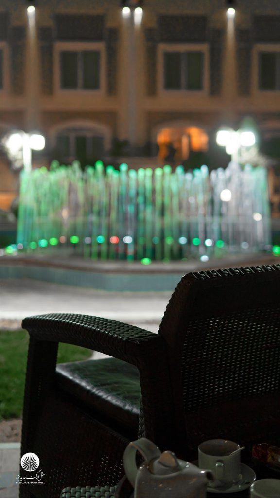 کافی شاپ هتل ارگ جدید یزد - کافه آوین در فضای باز