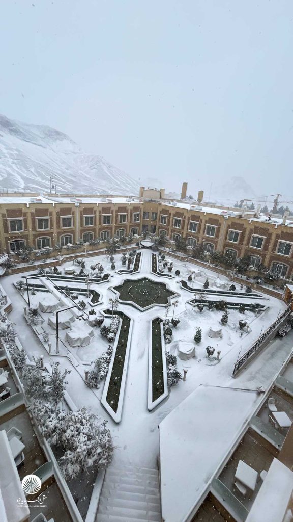 کافی شاپ هتل ارگ جدید یزد در برف